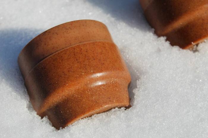 tasse repulp dans la neige